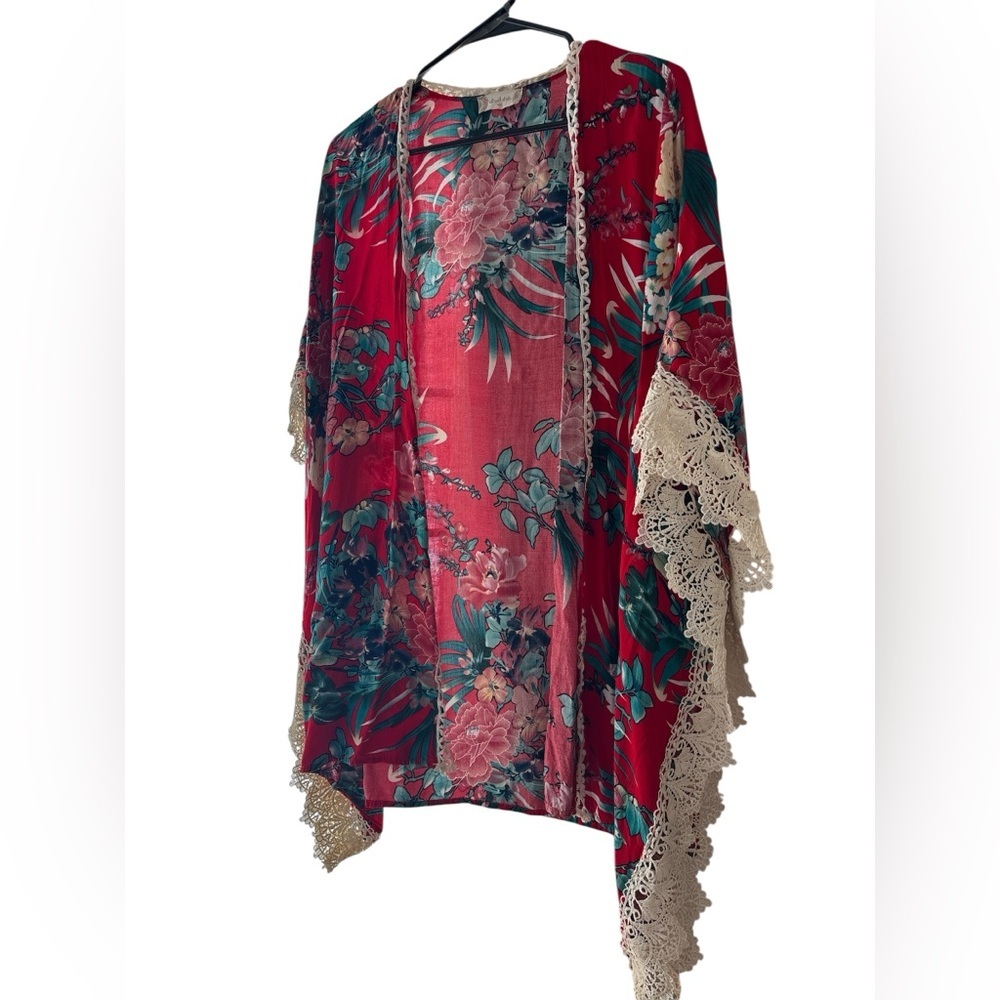 Altar'd State red floral lace trim kimono coverup Sz M/L